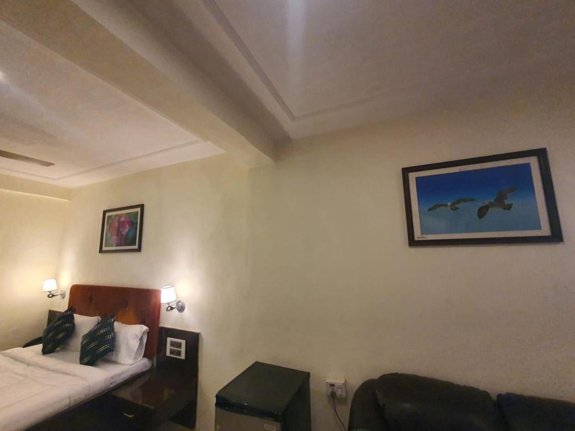Hotel O Silver Leaf Pancsgani Kültér fotó
