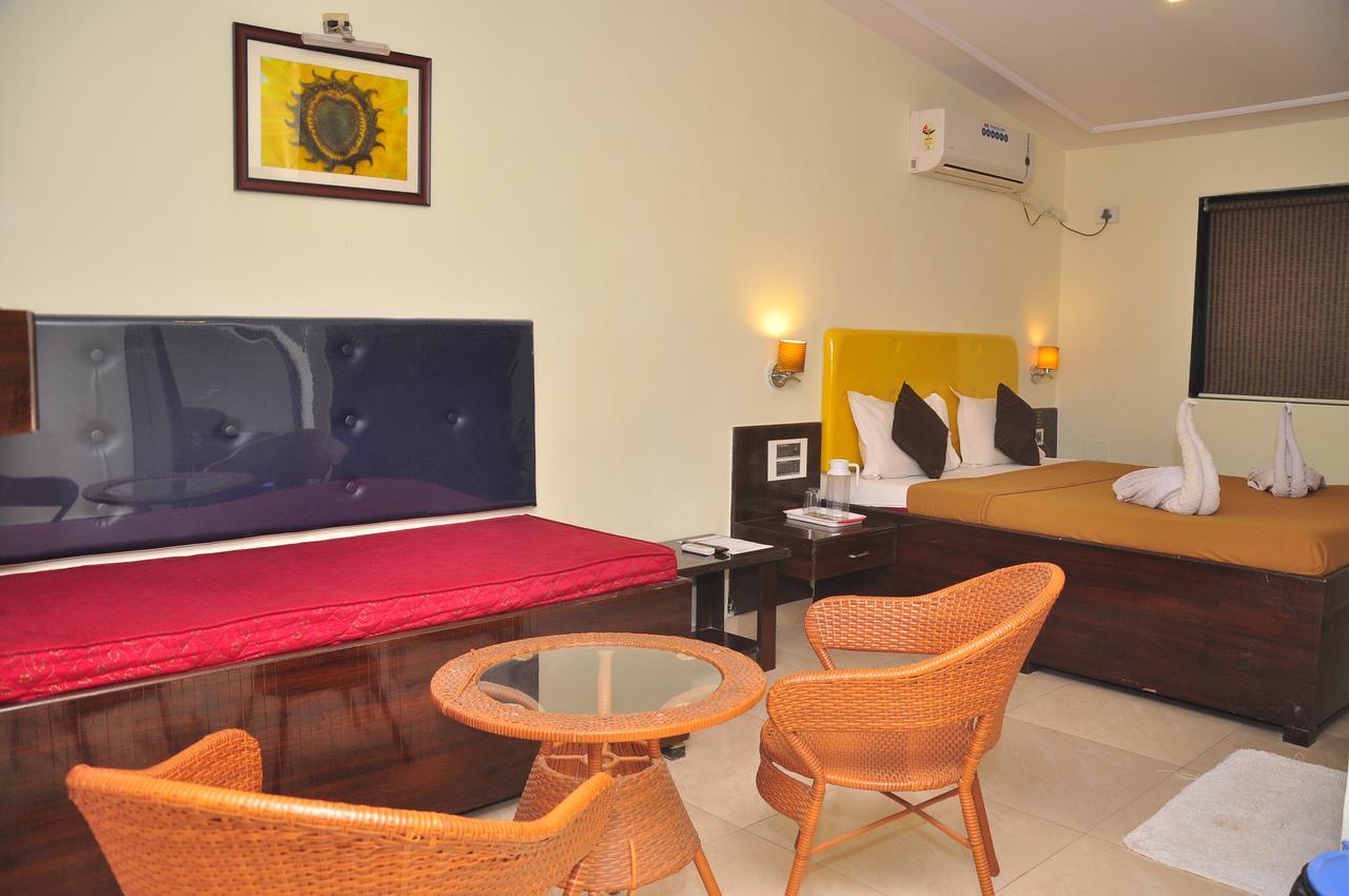 Hotel O Silver Leaf Pancsgani Kültér fotó